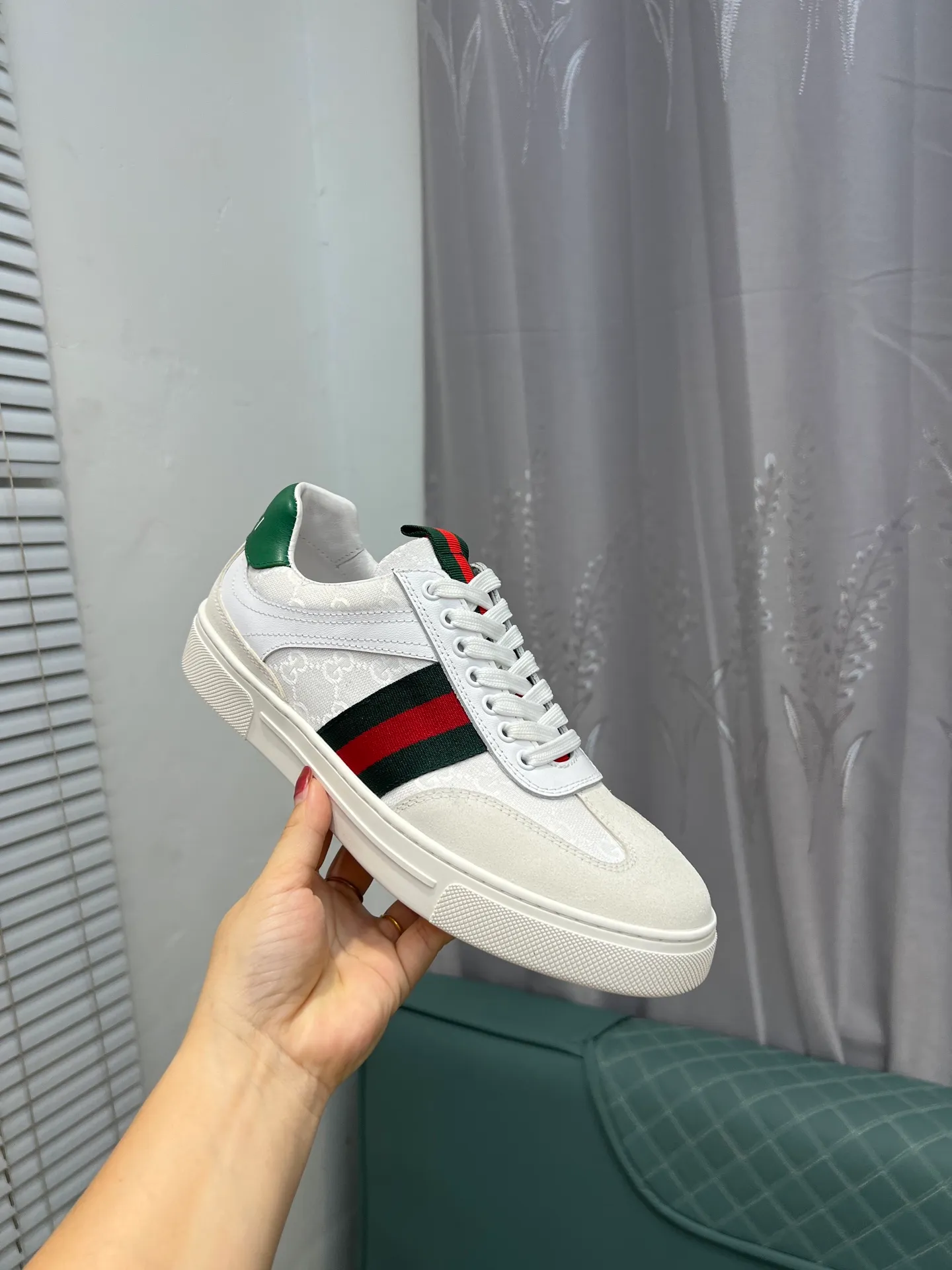 Men's Men's Shoes 💰440 Gucci Gucci's latest trendy shoes and casual shoes are popular in physical stores, new spring and summer comfortable imported custom original cowhide, unique jacquard fabric element design. With sheepskin lining, original bottom, 💪 details determine quality, you can enter and leave the counter at will, welcome to compare🇮🇹, code number 38-44 (45 customized)